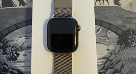 Mint
													Apple Watch Series 10 42mm - Verizon, Gold, A3001 - Cellular, Titanium, photo 4 of 9