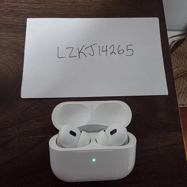 Apple AirPods Pro 2 - Lightning