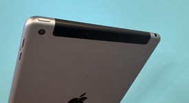 Mint
													Apple iPad 5th Gen - Unlocked, Gray, 32 GB, A1823, photo 4 of 5