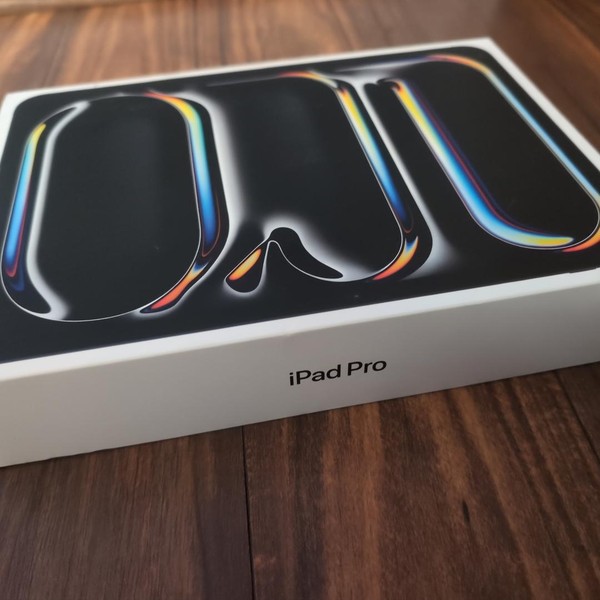 Apple iPad Pro 11 inch (M4) 2024 - Unlocked, 256 GB, Black, 8 GB, A2837, Standard Glass