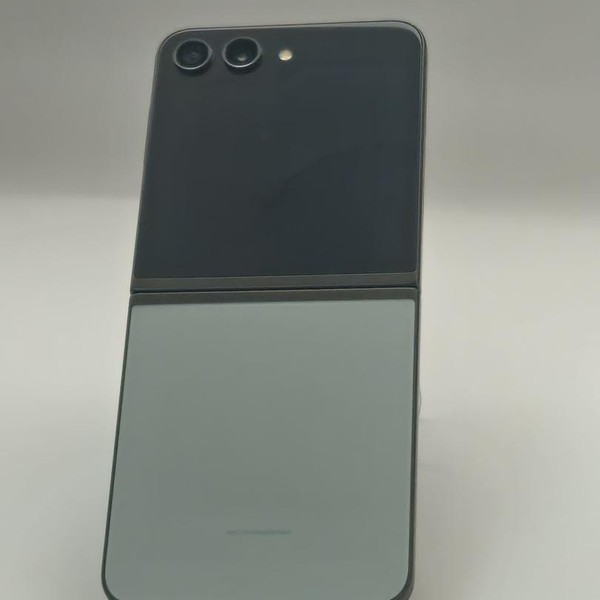 Samsung Galaxy Z Flip5 - Unlocked, 512 GB, Gray, 8 GB, SM-F731U1