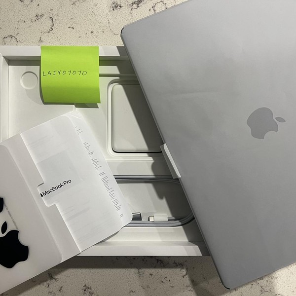 MacBook Pro 2021 - 16 inch - 1 TB, Gray, 32 GB, Apple M1 Max