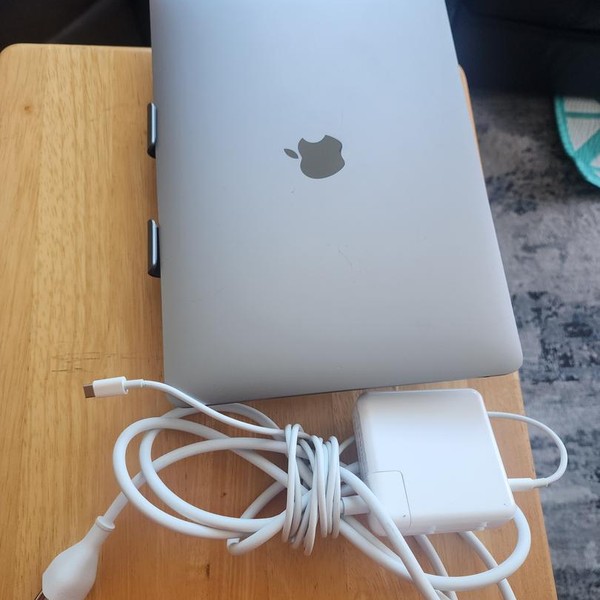 MacBook Pro 2017 (No Touch Bar) - 13 inch - 256 GB, Gray, 8 GB, Intel Core i5