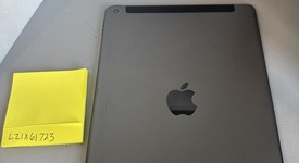 Good
													Apple iPad 9th Gen - Unlocked, Gray, 64 GB, A2603, photo 3 of 5