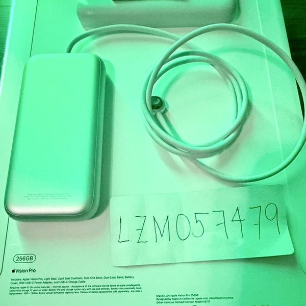 Apple Vision Pro - 256 GB