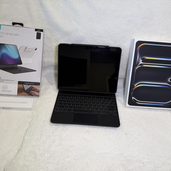 Apple iPad Pro 13 inch (M4) 2024 - Unlocked, 1 TB, Black, 16 GB, A2926, Standard Glass