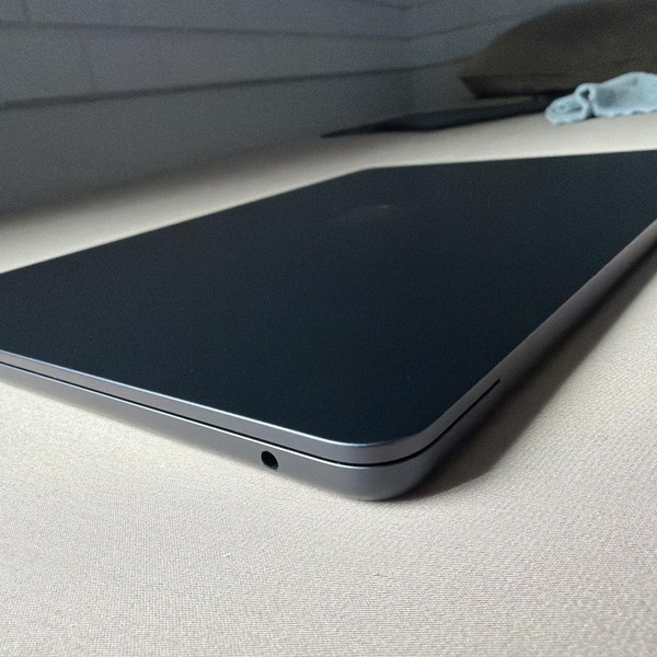MacBook Air 2022 (M2) - 13 inch - 256 GB, Midnight, 16 GB, Apple M2