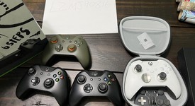 Mint
													Xbox One X (2017) - Black, Standard, photo 1 of 5