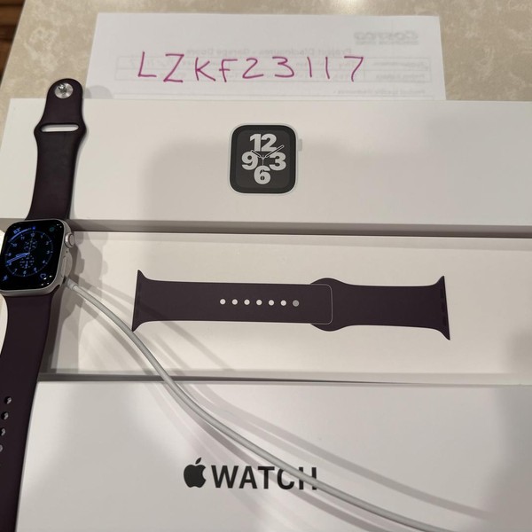 Apple Watch SE 1st Gen 40mm - Unlocked, Silver, A2353 - Cellular, Aluminum