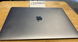 Good
													MacBook Air 2020 - 13" - I7, Silver, 1 TB, 16 GB, photo 3 of 5