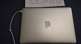 Good
													MacBook Air 2017 - 13" - I5, Silver, 256 GB, 8 GB, photo 3 of 6