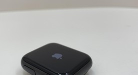 Mint
													Apple Watch SE 1st Gen 40mm - Gray, A2351 - GPS, Aluminum, photo 3 of 5