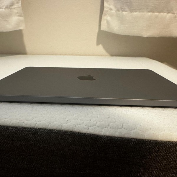 MacBook Air 2024 (M3) - 13 inch - 512 GB, Gray, 24 GB, Apple M3, 10-core GPU