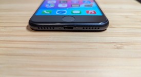 Good
													Apple iPhone SE 3rd Gen 2022 - T-Mobile, Midnight, 64 GB, A2595, photo 3 of 14