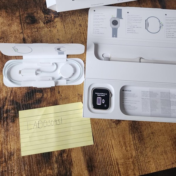 Apple Watch SE 2nd Gen 40mm - AT&T, Starlight, A2726 - Cellular, Aluminum