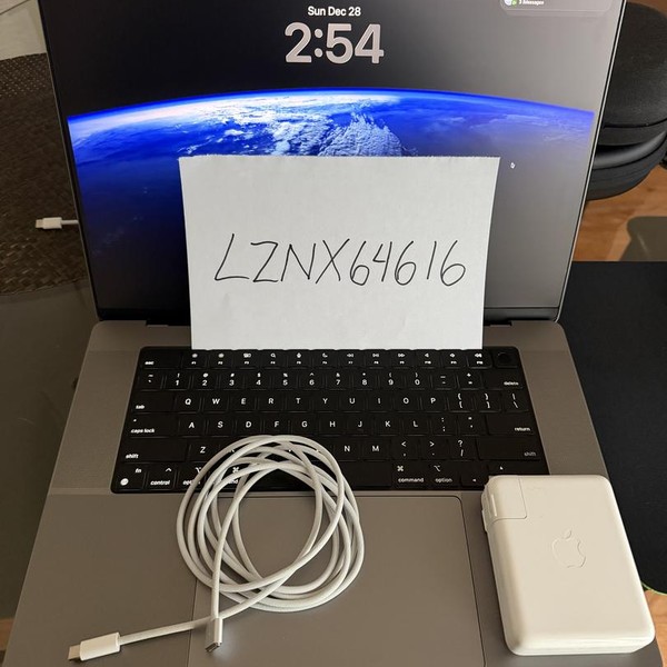 MacBook Pro 2021 - 16 inch - Apple M1 Max, Gray, 1 TB, 64 GB