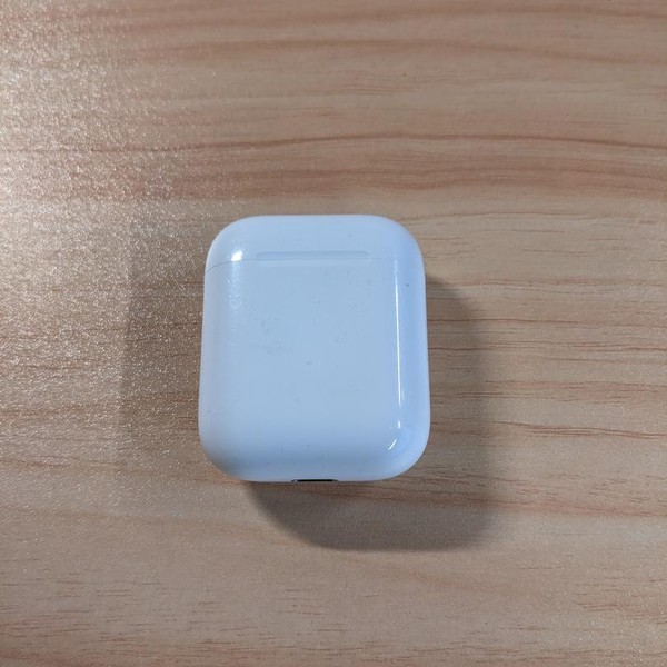 Apple AirPods (2nd Gen) - Lightning Case