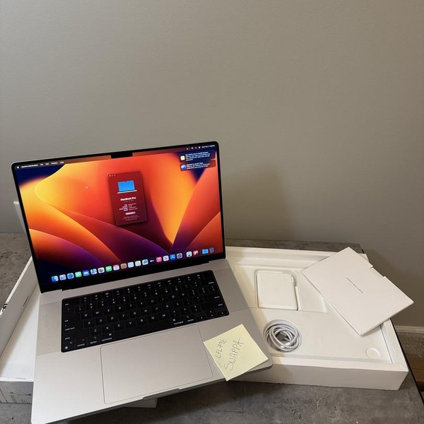 MacBook Pro Late 2023 (M3) - 16 inch - 512 GB, Silver, 18 GB, Apple M3 Pro 12-core, 18-core GPU