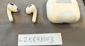 Used
													Apple AirPods 3rd Gen - MagSafe Case, photo 4 of 7