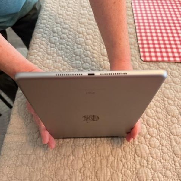 Apple iPad 6th Gen - Unlocked, 128 GB, Silver, A1954