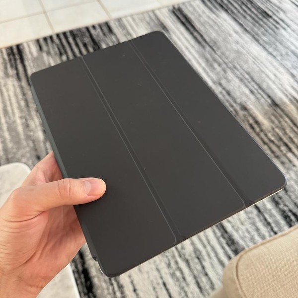 Apple iPad 5th Gen - Wi-Fi, 32 GB, Gray, A1822