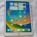 Good Apple iPad (5th Gen) - Wi-Fi, 32 GB, Gold, A1822