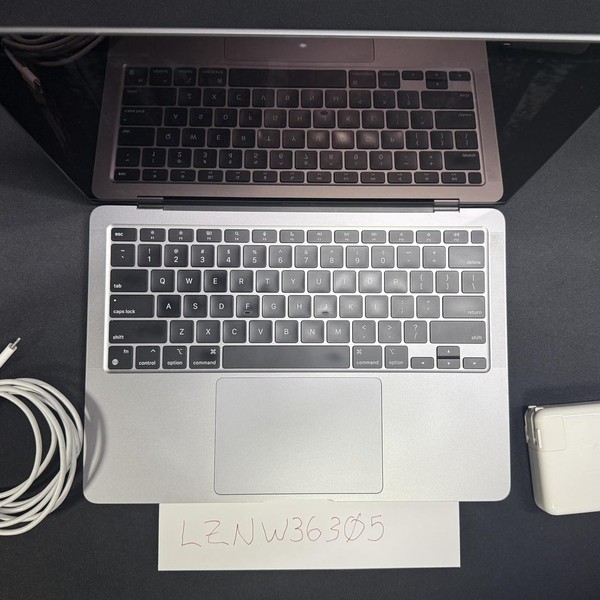 MacBook Air 2020 - 13 inch - 256 GB, Gray, 8 GB, Apple M1