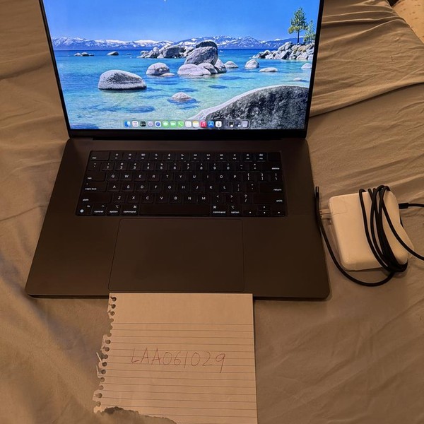 MacBook Pro 2024 - 16 inch - 1 TB, Space Black, 64 GB, Apple M4 Max 16-core