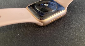 Good
													Apple Watch SE 1st Gen 40mm - Gold, A2351 - GPS, Aluminum, photo 5 of 7