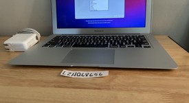 Good
													MacBook Air 2017 - 13" - I5, Silver, 128 GB, 8 GB, photo 2 of 4
