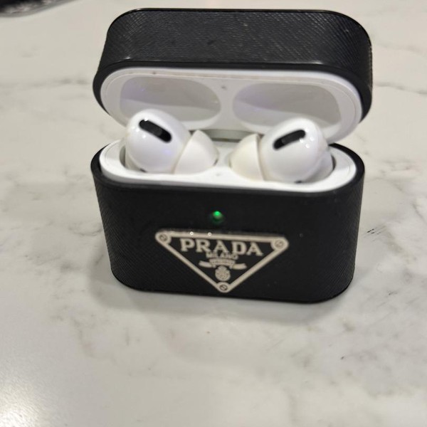 Apple AirPods Pro - MagSafe Case