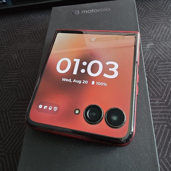 Motorola Razr Ultra (2025) - AT&T, 512 GB, PANTONE Rio Red, 16 GB