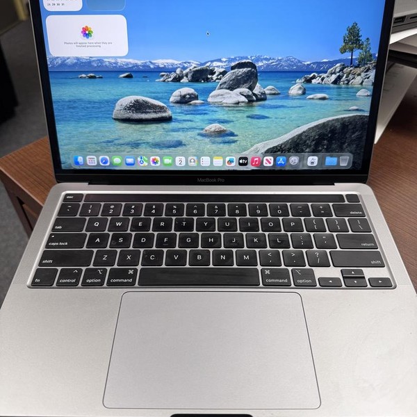 MacBook Pro 2020 - 13 inch - 1 TB, Gray, 16 GB, Intel Core i7