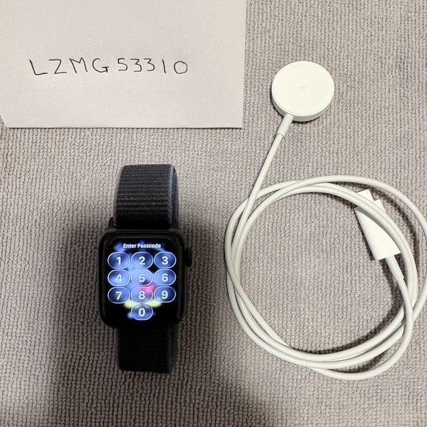 Apple Watch SE 2nd Gen 40mm - Midnight, A2722 - GPS, Aluminum