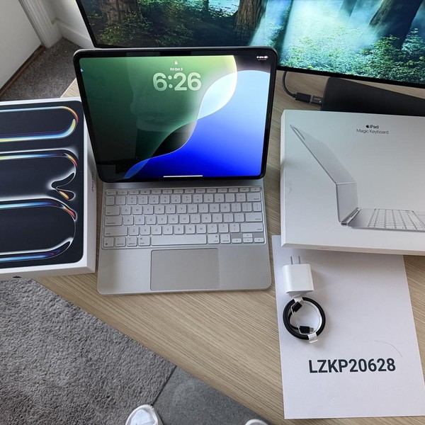 Apple iPad Pro 13 inch (M4) 2024 - Wi-Fi, 256 GB, Black, 8 GB, A2925, Standard Glass