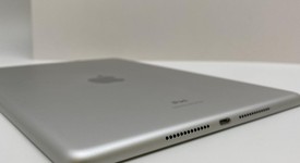 Good
													Apple iPad 8th Gen - Unlocked, Silver, 32 GB, A2428, photo 3 of 5