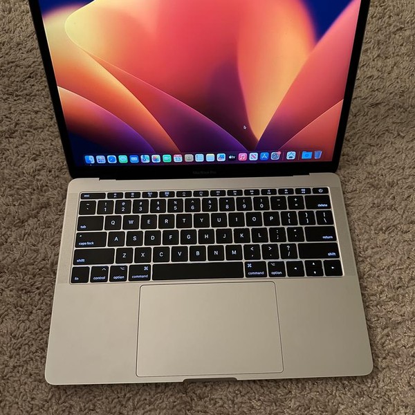 MacBook Pro 2017 (No Touch Bar) - 13 inch - 256 GB, Silver, 8 GB, Intel Core i5
