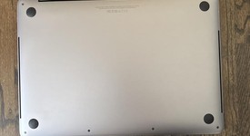 Good
													MacBook Pro 2017 (With Touch Bar) - 13" - I5, Gray, 256 GB, 8 GB, photo 3 of 9
