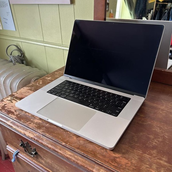 MacBook Pro 2021 - 16 inch - 512 GB, Silver, 32 GB, Apple M1 Pro 10-core