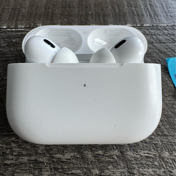 Apple AirPods Pro 2 - Lightning