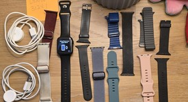 Fair
													Apple Watch SE 2nd Gen 44mm - Midnight, A2723 - GPS, Aluminum, photo 1 of 10