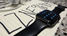 Good
													Apple Watch Series 5 44mm - Unlocked, Black, A2095 Cellular, Stainless Steel, photo 4 of 6