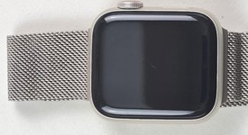 Good
													Apple Watch SE 2nd Gen 40mm - Unlocked, Starlight, A2726 - Cellular, Aluminum, photo 4 of 7