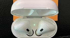 Used
													Apple AirPods 2nd Gen - Lightning Case, photo 1 of 5