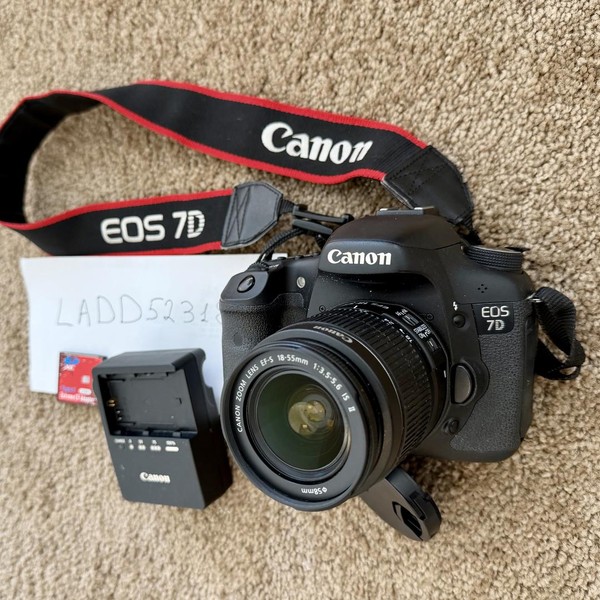 Canon EOS 7D 18 MP CMOS