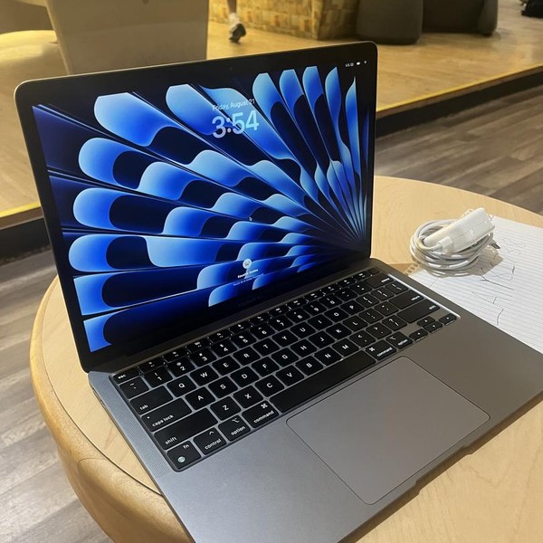MacBook Air 2020 - 13 inch - 256 GB, Gray, 8 GB, Apple M1