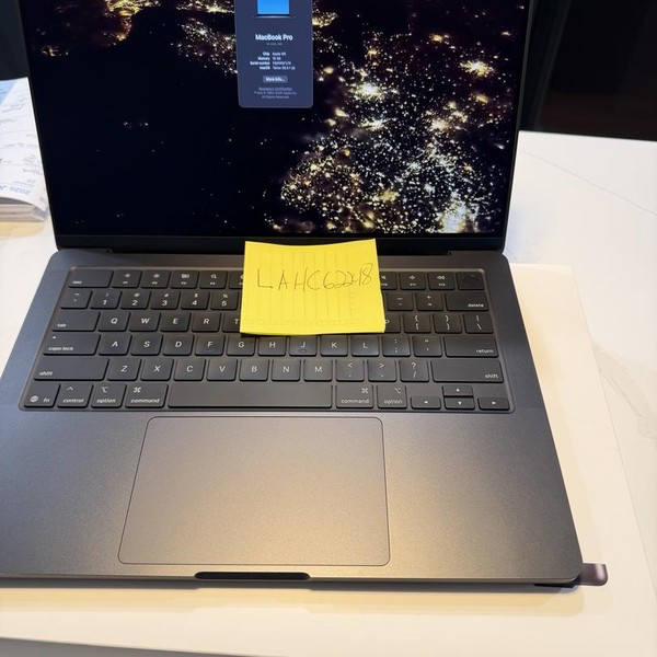 MacBook Pro 2025 - 14 inch - 1 TB, Space Black, 16 GB, Apple M5