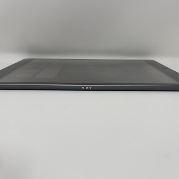 Apple iPad 7th Gen - Wi-Fi, 32 GB, Gray, A2197