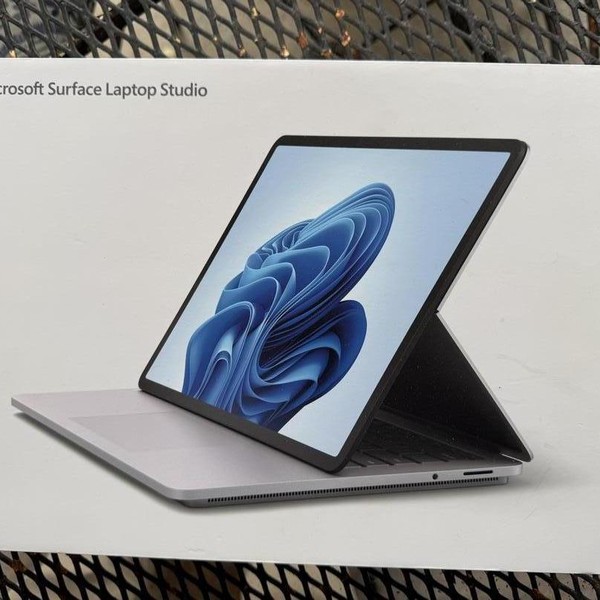 Microsoft Surface Laptop Studio - 1 TB, Platinum, 32 GB, Intel Core i7