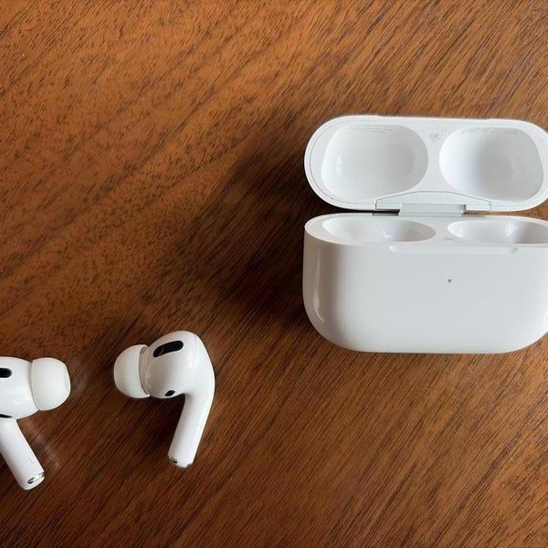 Apple AirPods Pro - Wireless Case